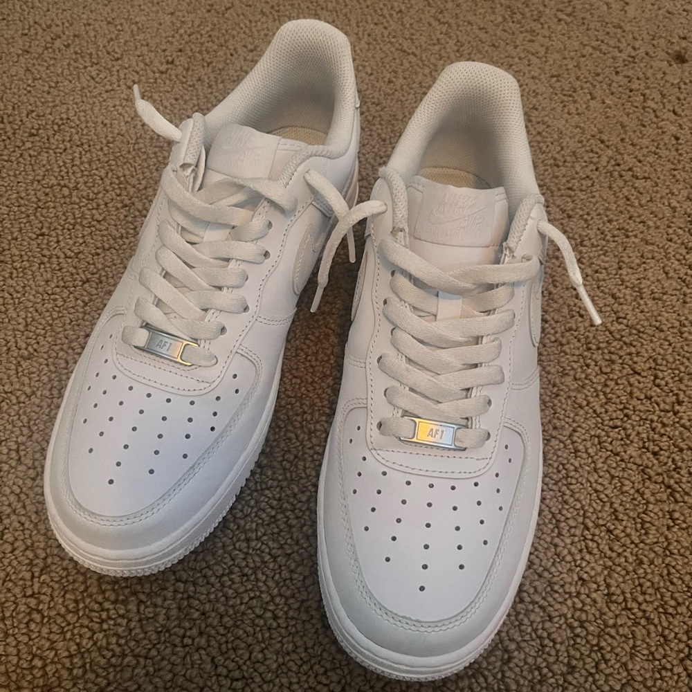 Size 8.5 | Nike Air-Force 1s (New) + Crease Protector